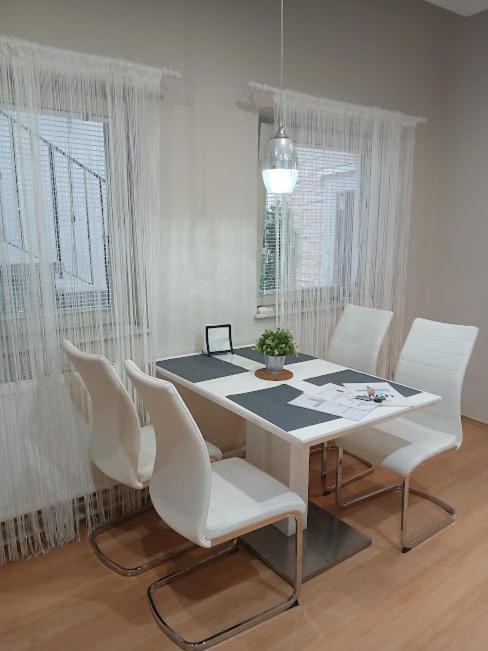 Soda Apartman Győr Esterno foto