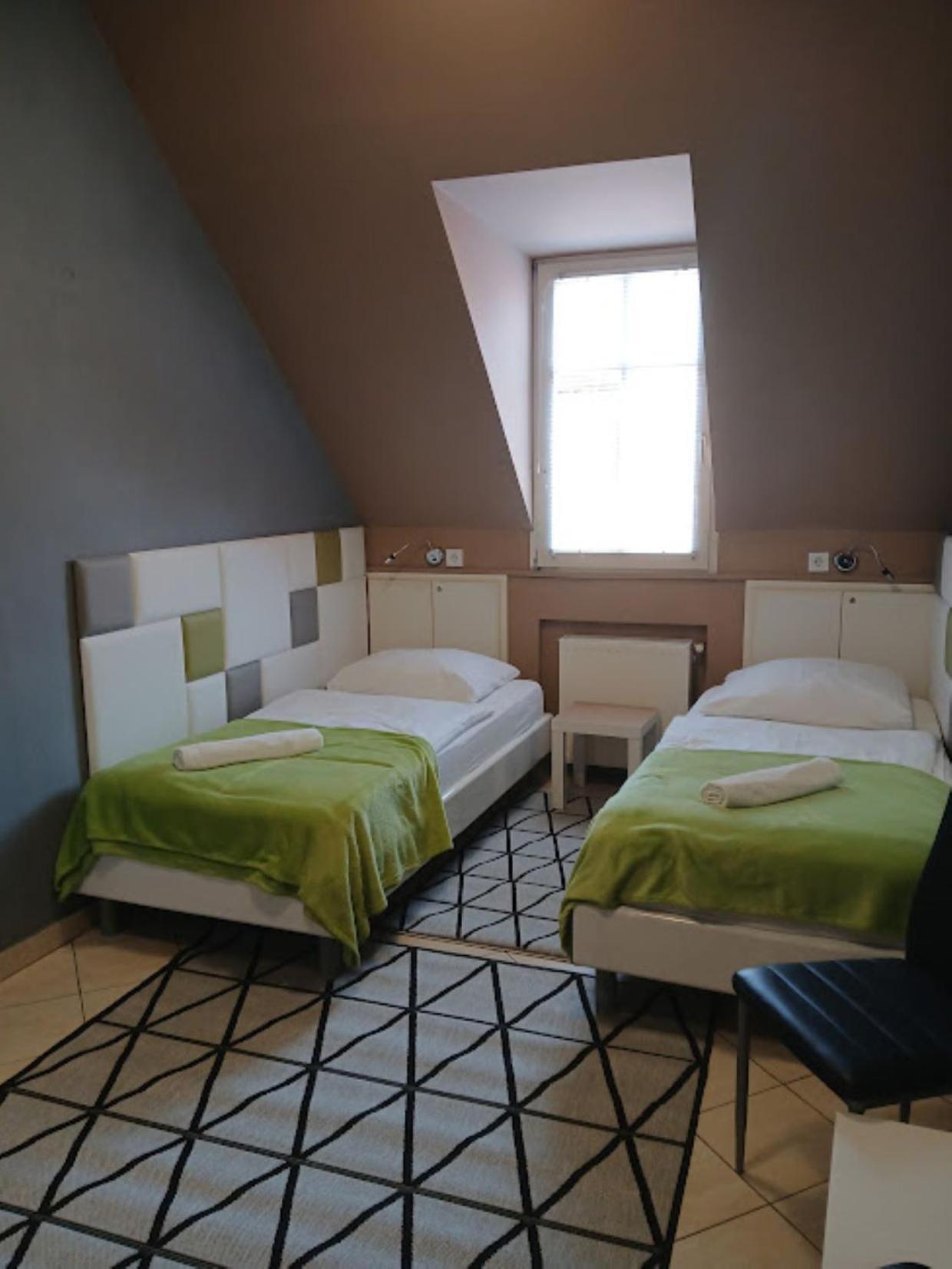 Soda Apartman Győr Esterno foto